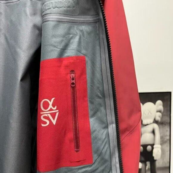 Arc'teryx Alpha SV Jacket | Gore-Tex, Bordeaux Red (SV7), Outdoor/Hiking/Ski - Picture 7 of 8